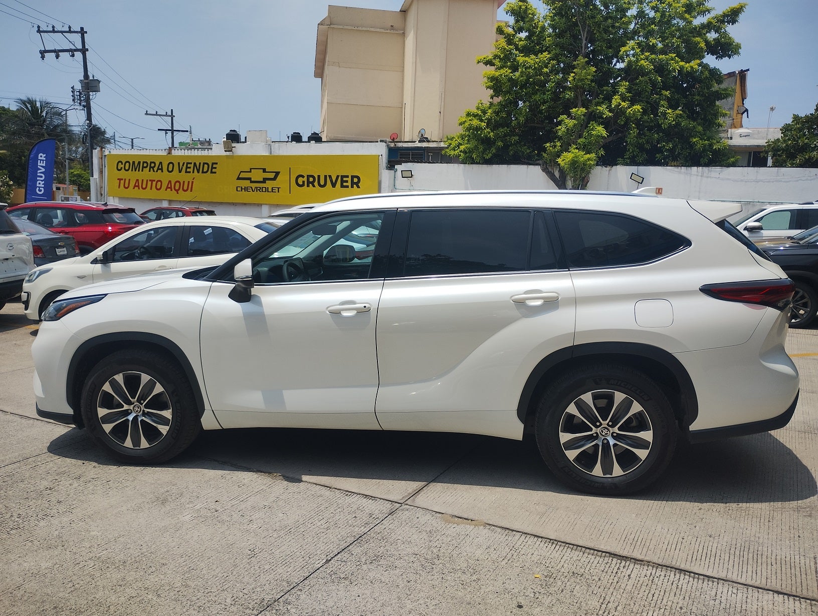 HIGHLANDER XLE